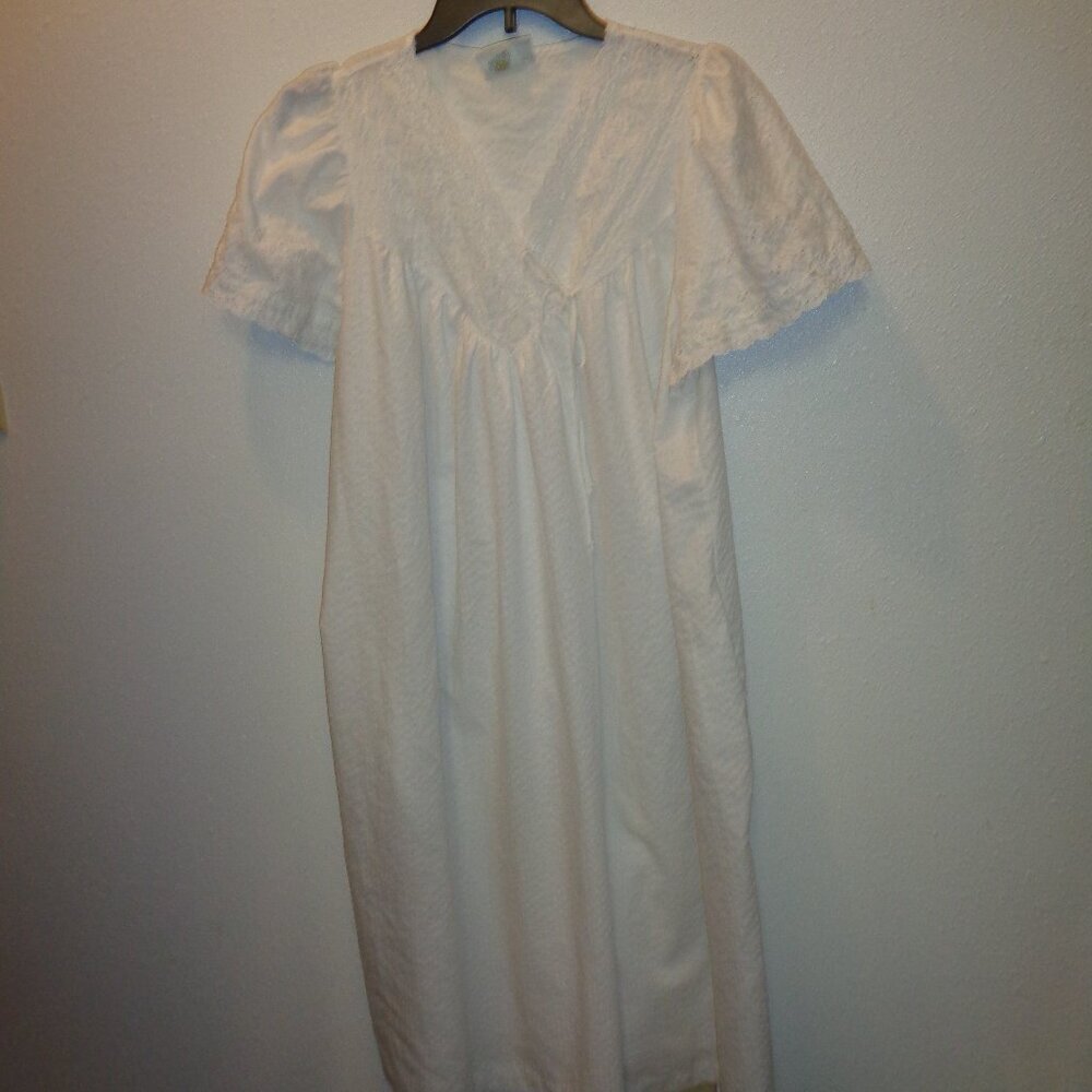Gilligan & O'Malley Women's White Duster Size Medium
